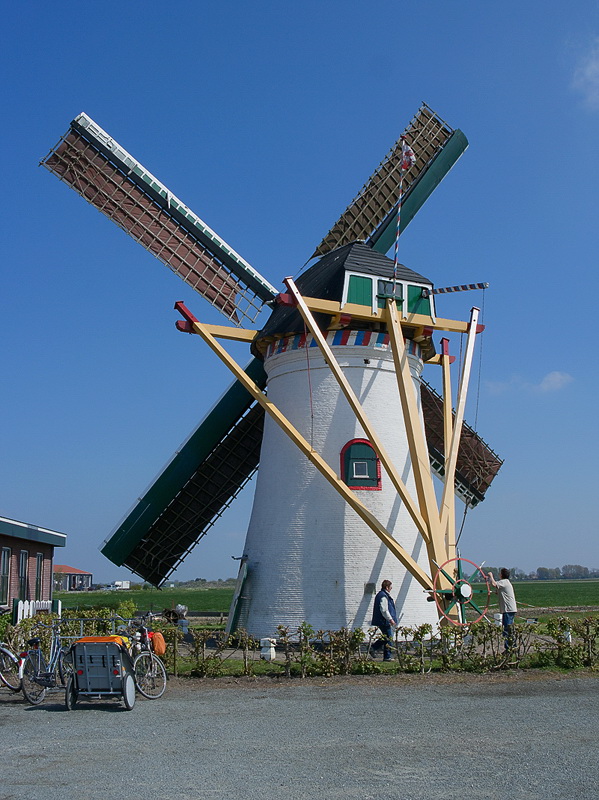 Holland 04-2014 ---20140419_0307 Kopie.jpg - Auf unsere Enddeckungsreise haben wir diese wunderschöne Mühle entdeckt, die man auch noch kostenlos besichtigen konnte
